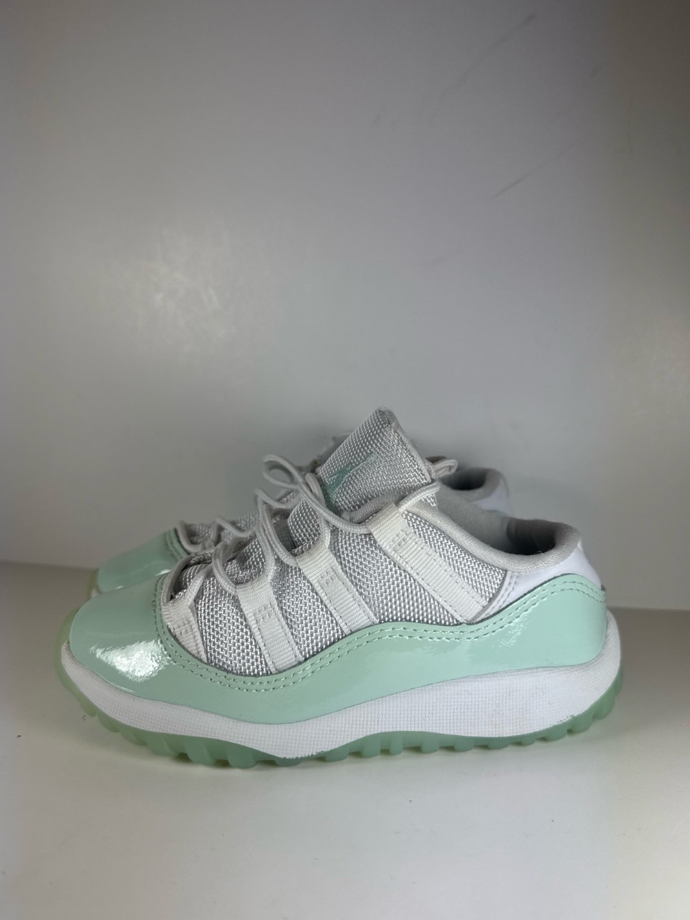 Air Jordan 11 Low Igloo Size 10C Toddler Sneakers